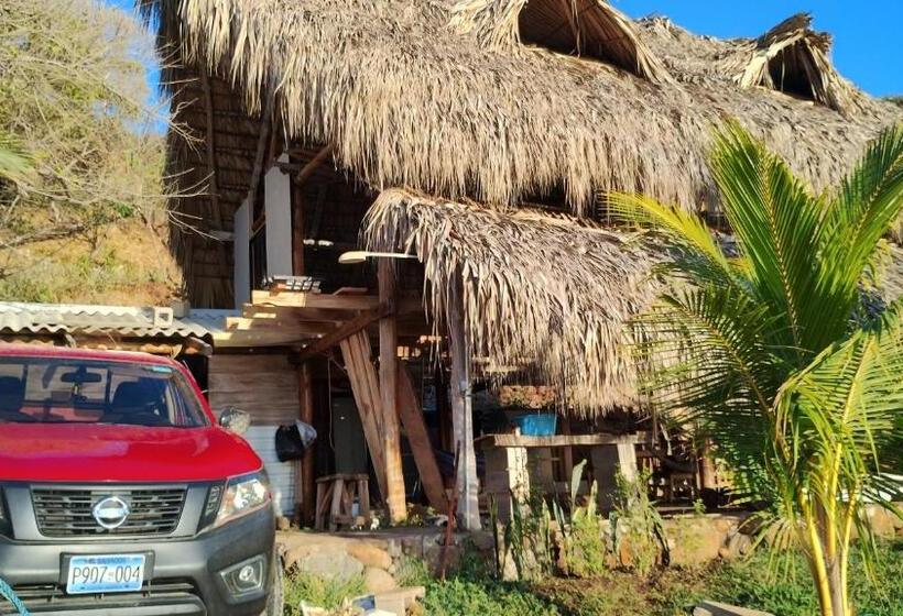 بنسيون Pelicano Surf Camp 2