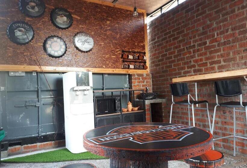 پانسیون Safar House & Cabin