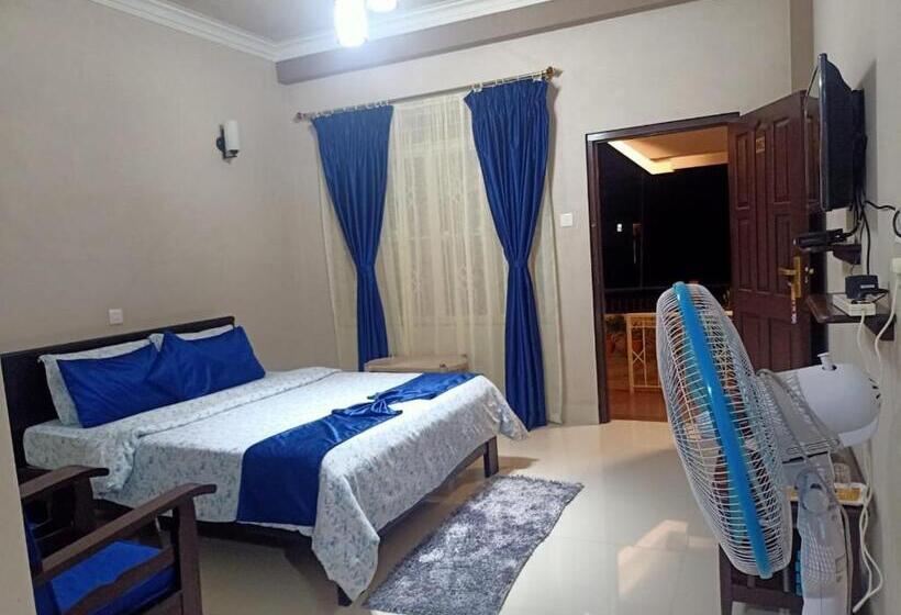 פנסיון The Escapade Inn