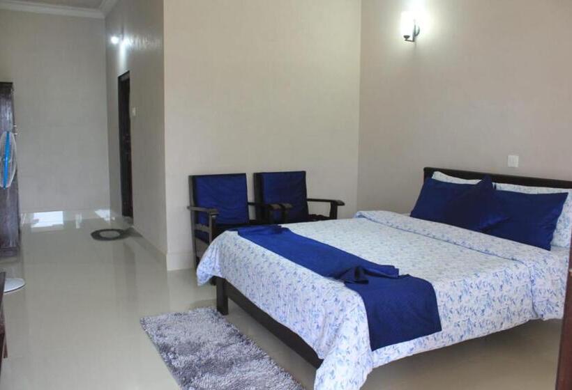 פנסיון The Escapade Inn