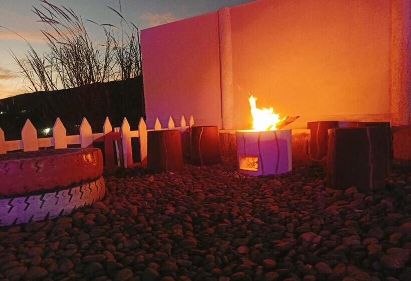 פנסיון The Escapade Inn