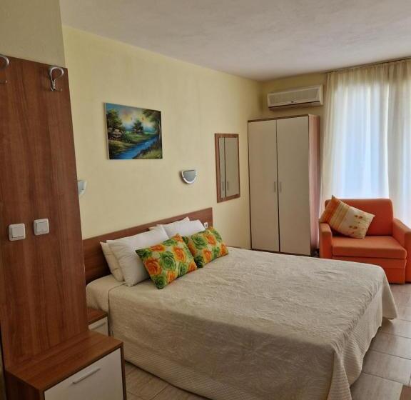 Pool View Apartment, Sunny Beach Resort