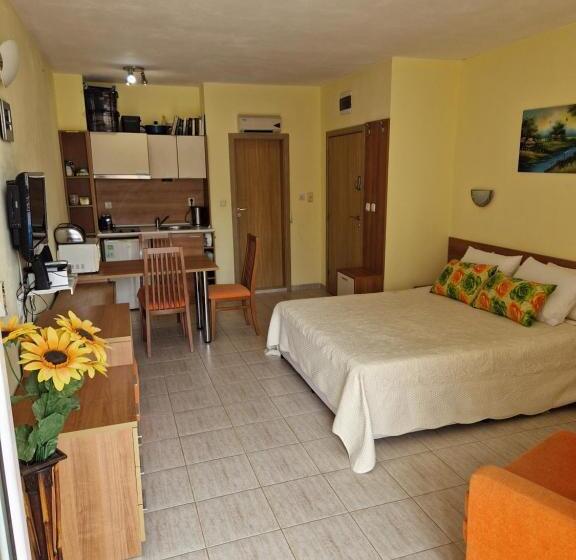 Pool View Apartment, Sunny Beach Resort