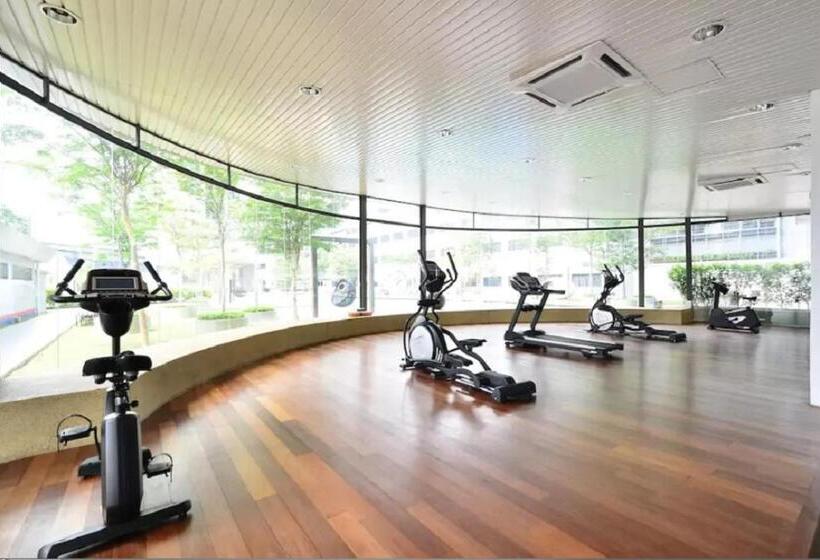 Puchong Skypod Residence, 1 5 Pax With Balcony Unit, Walking Distance To Ioi Mall, 10min Drive To Su