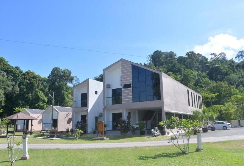 Teluk Penyabung Resort