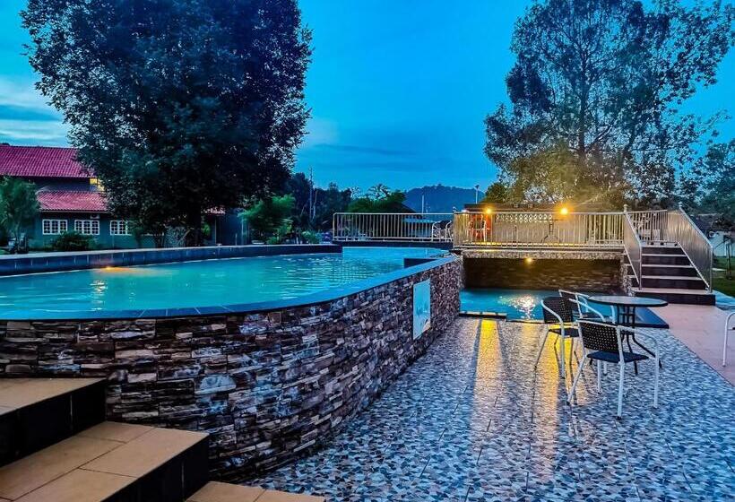 Teluk Penyabung Resort