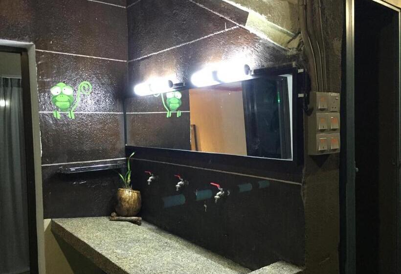 فندق صغير Hikers Sleep Port Guesthouse
