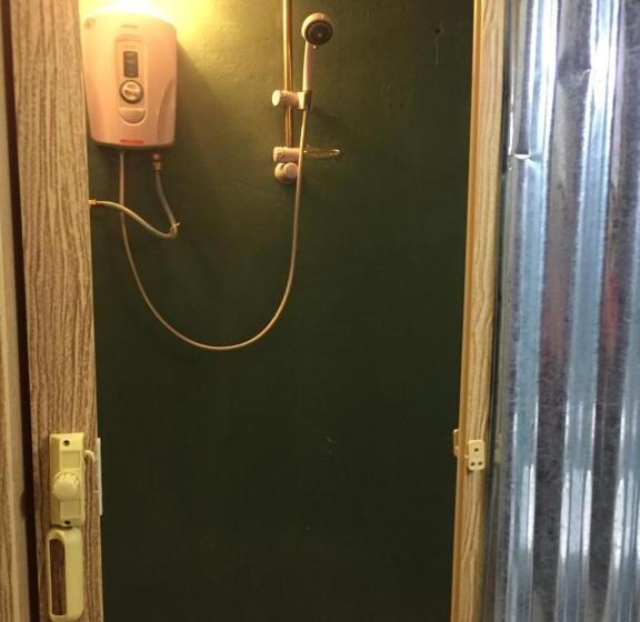 הוסטל Hikers Sleep Port Guesthouse