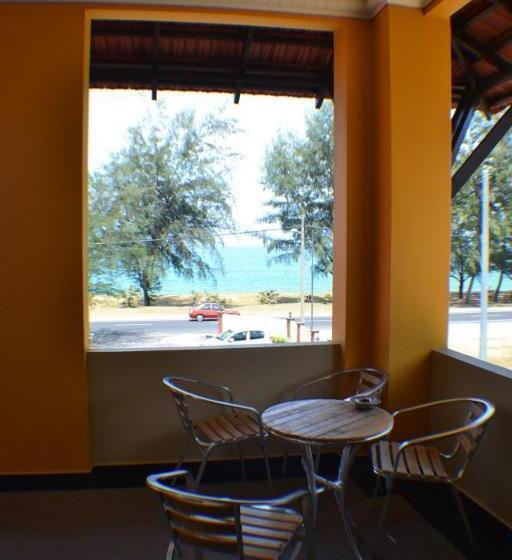 호스텔 Teluk Lipat Seaview Inn