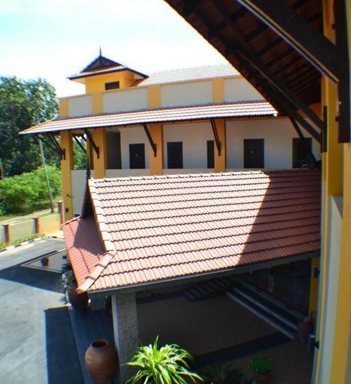 旅馆 Teluk Lipat Seaview Inn