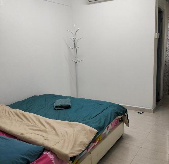 تختخواب و صبحانه Airport Kota Bharu Roomstay & Riverside Homestay