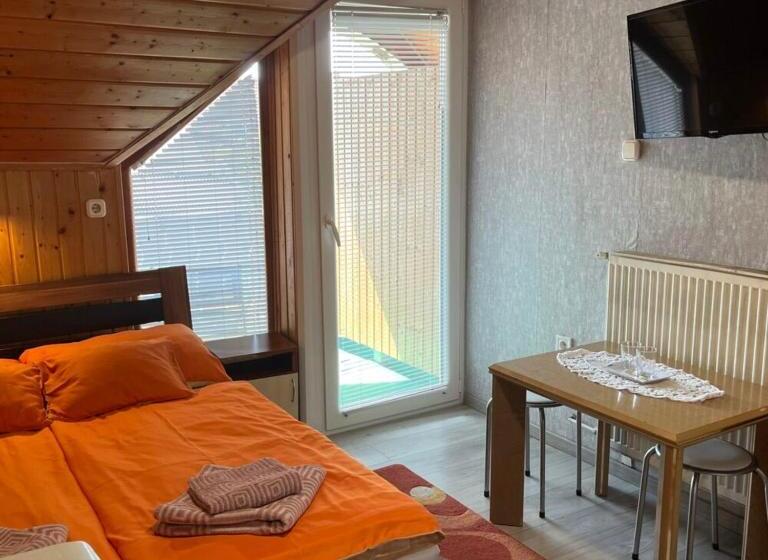 Bed and Breakfast Lenzl S Panzió