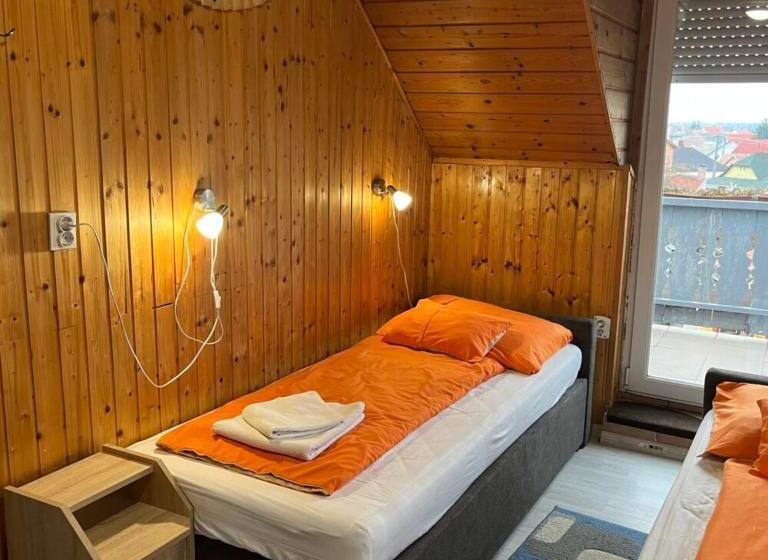 Bed and Breakfast Lenzl S Panzió