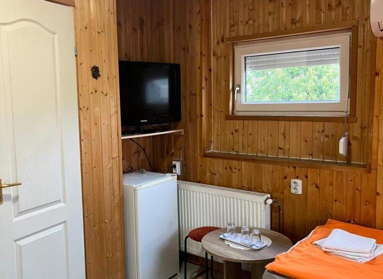 Bed and Breakfast Lenzl S Panzió