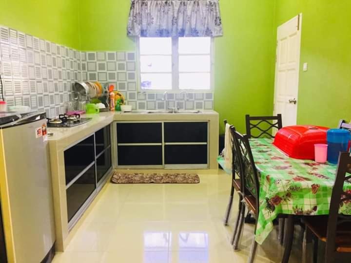 مبيت وإفطار Tok Ayah Homestay Transit Room