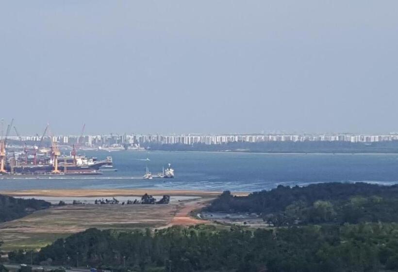 D Calton Seaview Apartment