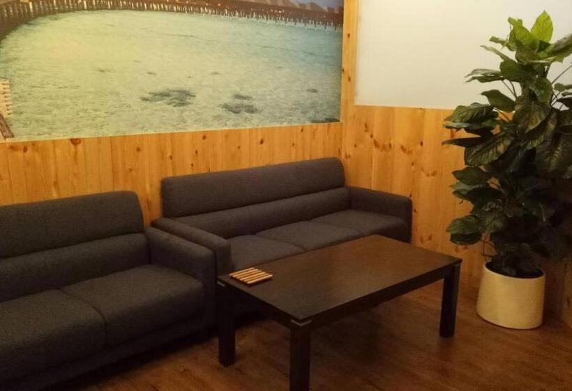 D Calton Seaview Apartment