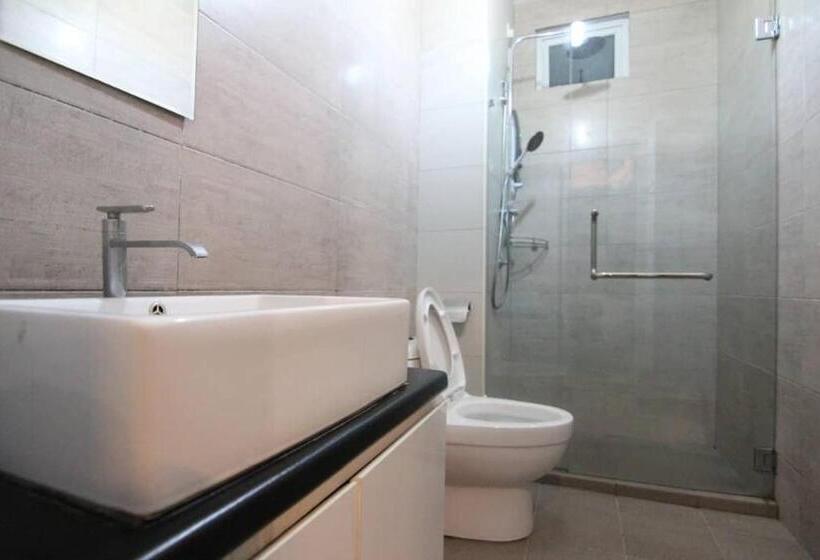 D Calton Seaview Apartment