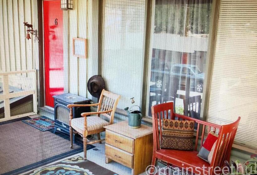 Dusty Boots Motel & Cafe