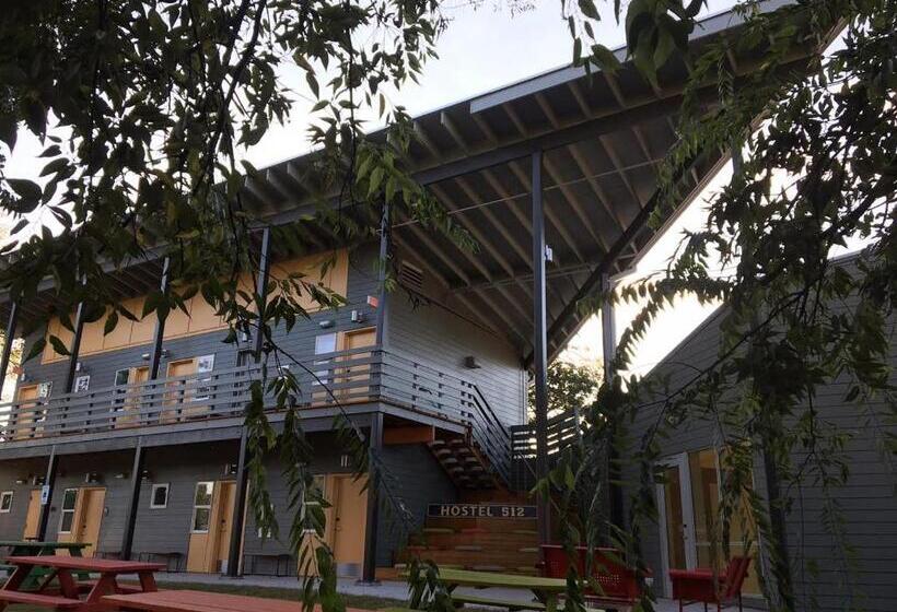 Hostel 512