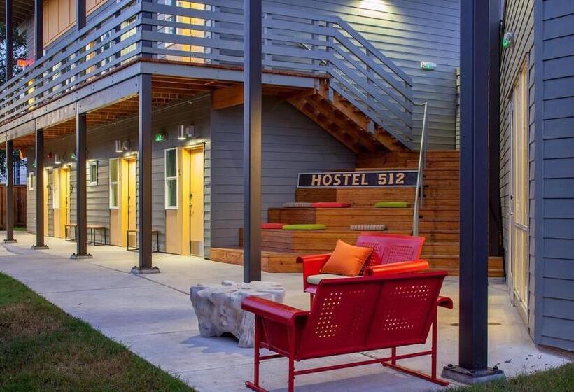 Hostel 512