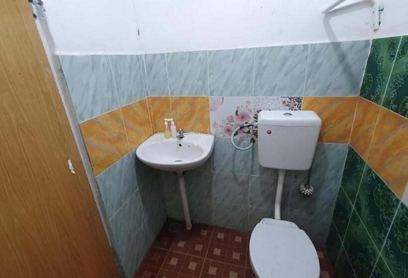 ホテル Chalet Kampong Semawar