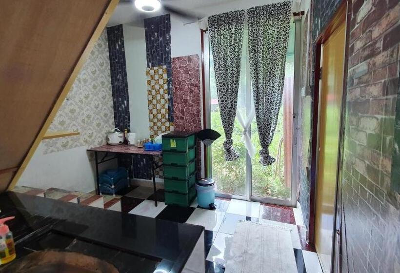 ホテル Chalet Kampong Semawar