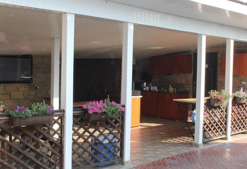 هتل Complex Mizh Triokh Ozer