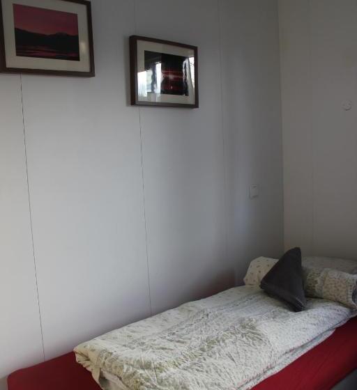 هتل Icelandhorsetours Helluland