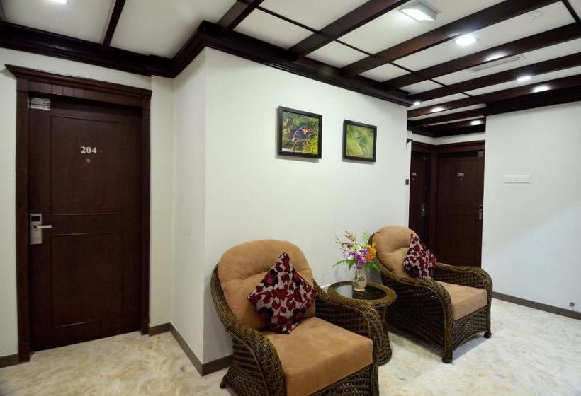 هتل Kooler Inn