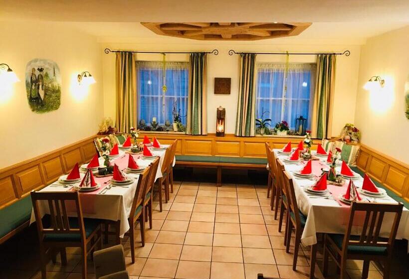 Отель Landhaus Schönfelder Hof