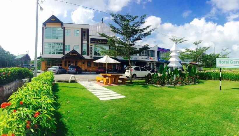 בית מלון כפרי Semerah Garden