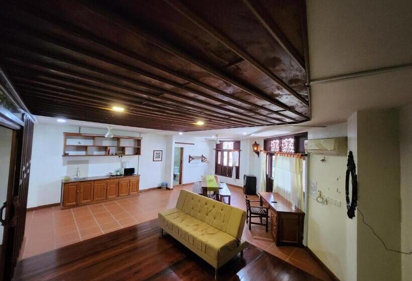 בית מלון כפרי Uptown Eco