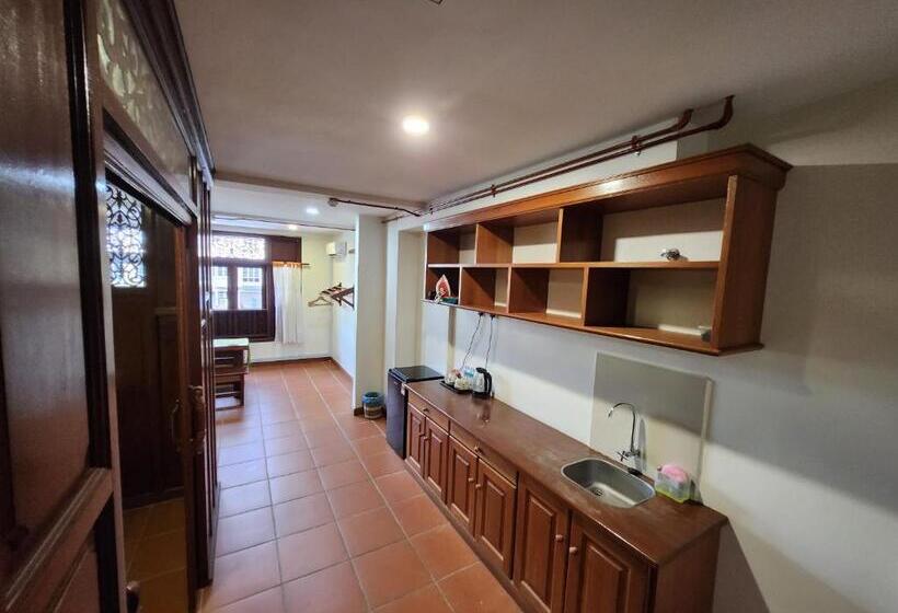 בית מלון כפרי Uptown Eco