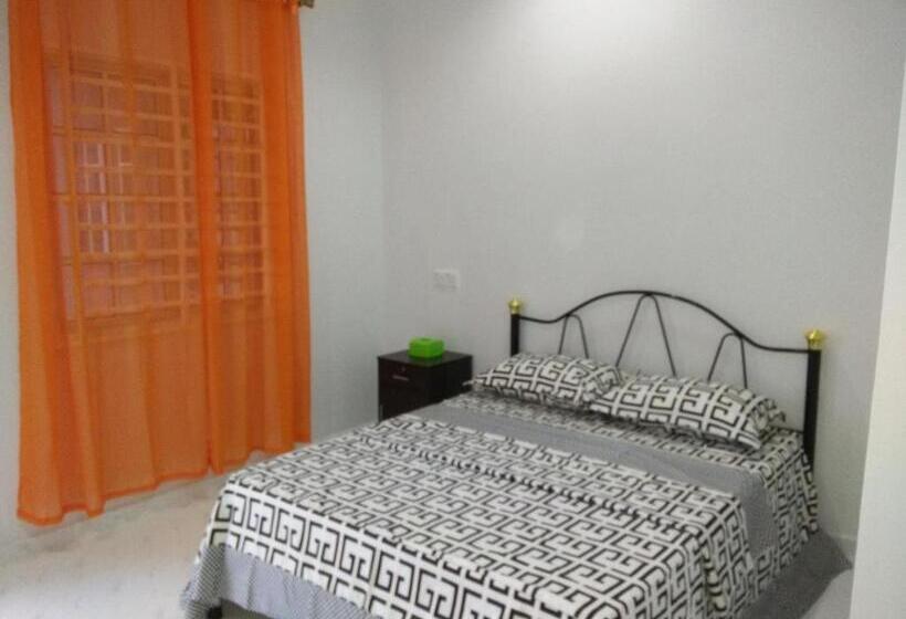 فندق على الطريق Mama Iman Guestroom
