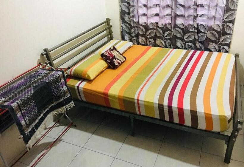 ペンション Az Zahra Homestay Klia Sepang