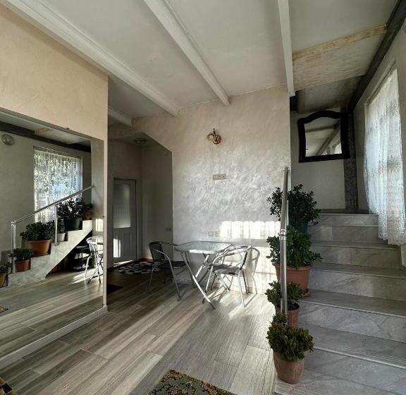 پانسیون Guest House Maia