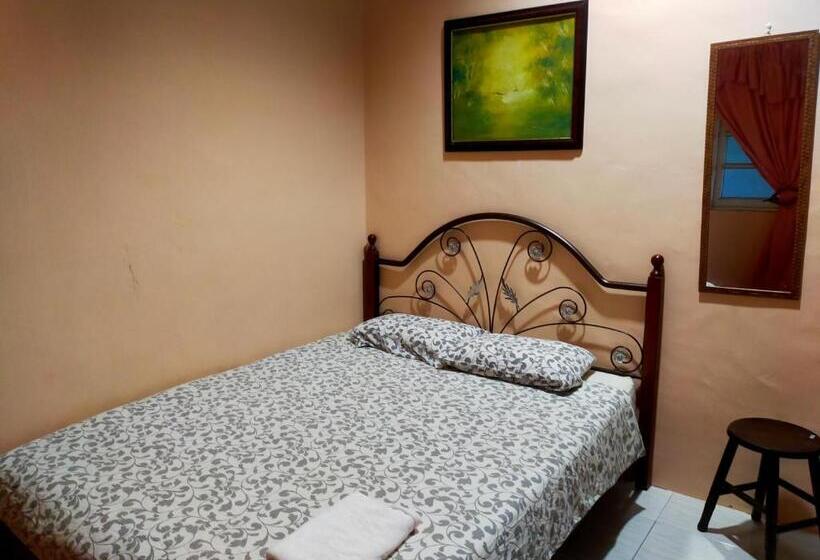 פנסיון Homestay Sri Uda A