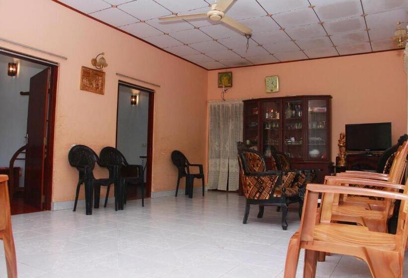 펜션 Mirissa White House