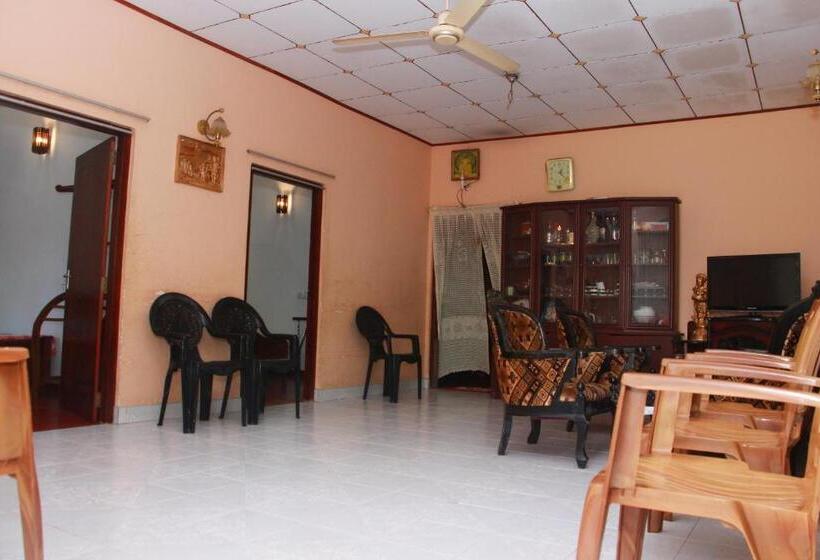 펜션 Mirissa White House