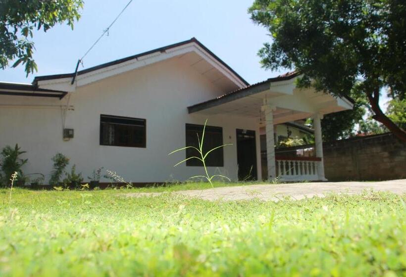 펜션 Mirissa White House