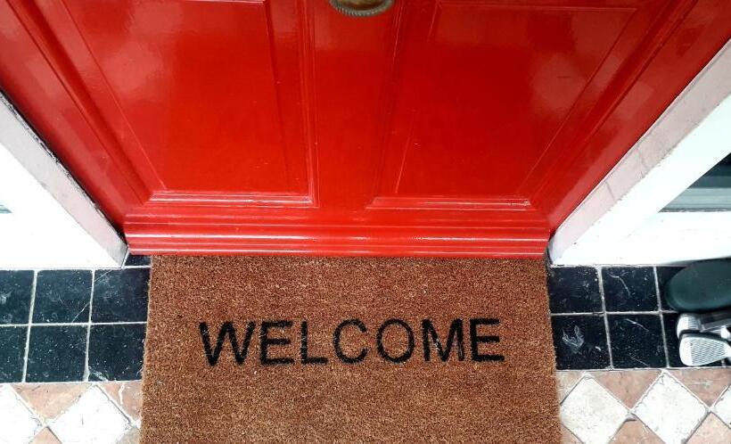 Пансион Newlands Lodge