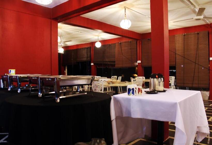 פנסיון Riverbank Dungun Guesthouse & Cafe