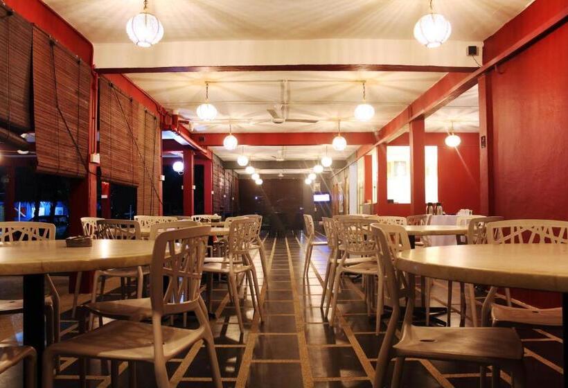 פנסיון Riverbank Dungun Guesthouse & Cafe