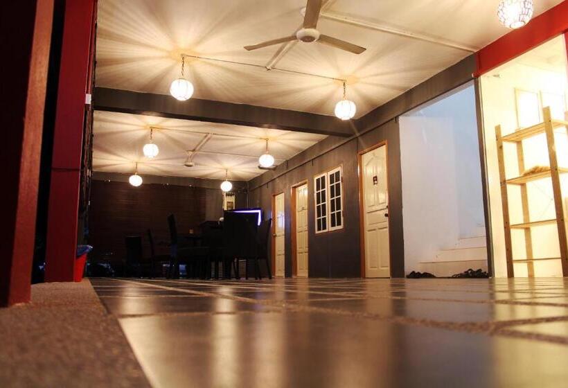 פנסיון Riverbank Dungun Guesthouse & Cafe