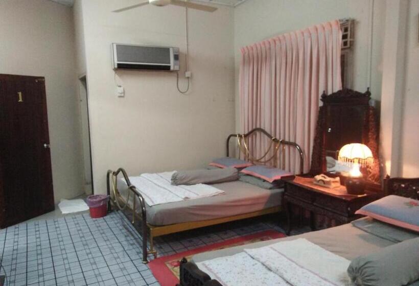 פנסיון Teratak Ibunda Guest House