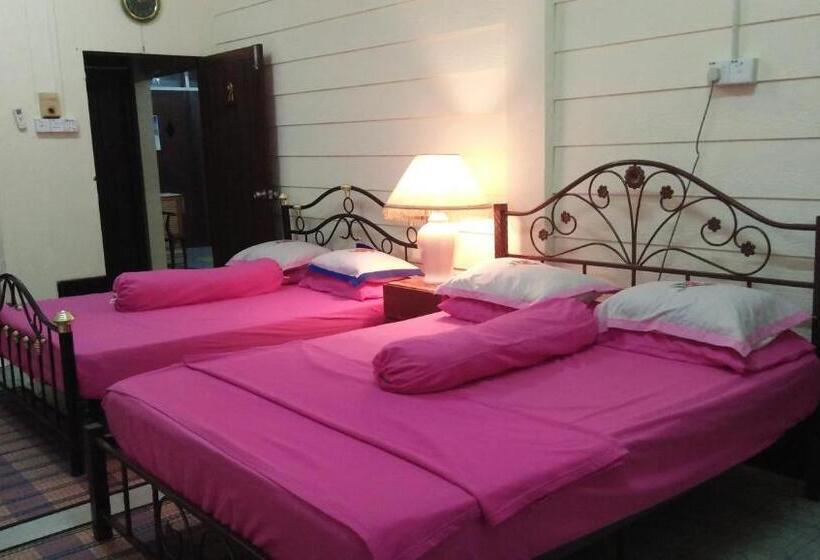 פנסיון Teratak Ibunda Guest House