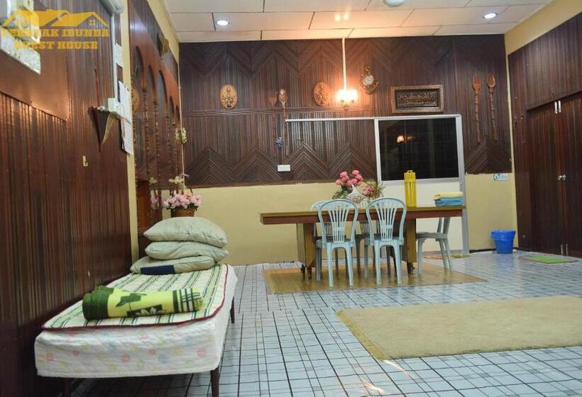 פנסיון Teratak Ibunda Guest House