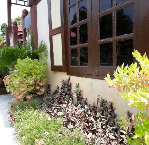 بنسيون Teratak Opah Kamunting