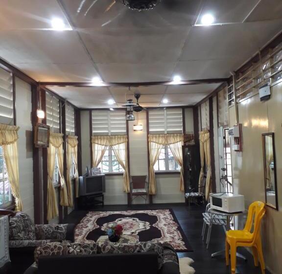 بنسيون Teratak Opah Kamunting